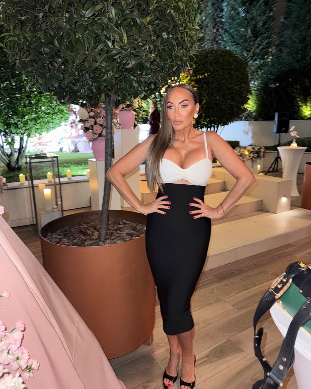 Nesvakidašnji gest obožavalaca: Goga Sekulić dobila majicu sa svojim najluđim sloganom! (FOTO) 7 🥂☺️dress from the collection @saintfotina 🔥@krismissmakeup 💄 1