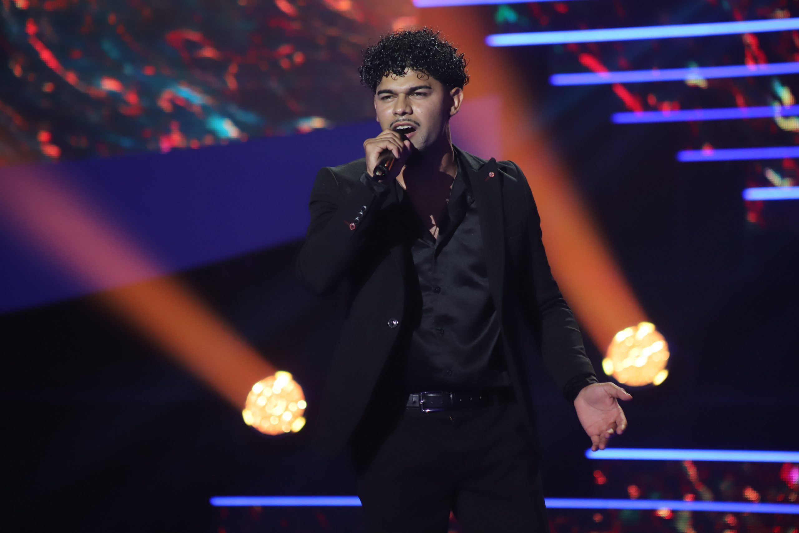 Antonio Nejkov doneo muzičke vesti iz Nemačke: "Pa ko ne sluša Kebu?" (VIDEO) 5 ANTONIO NEJKOV 20 GOD. STRUMICA MKD 14 1