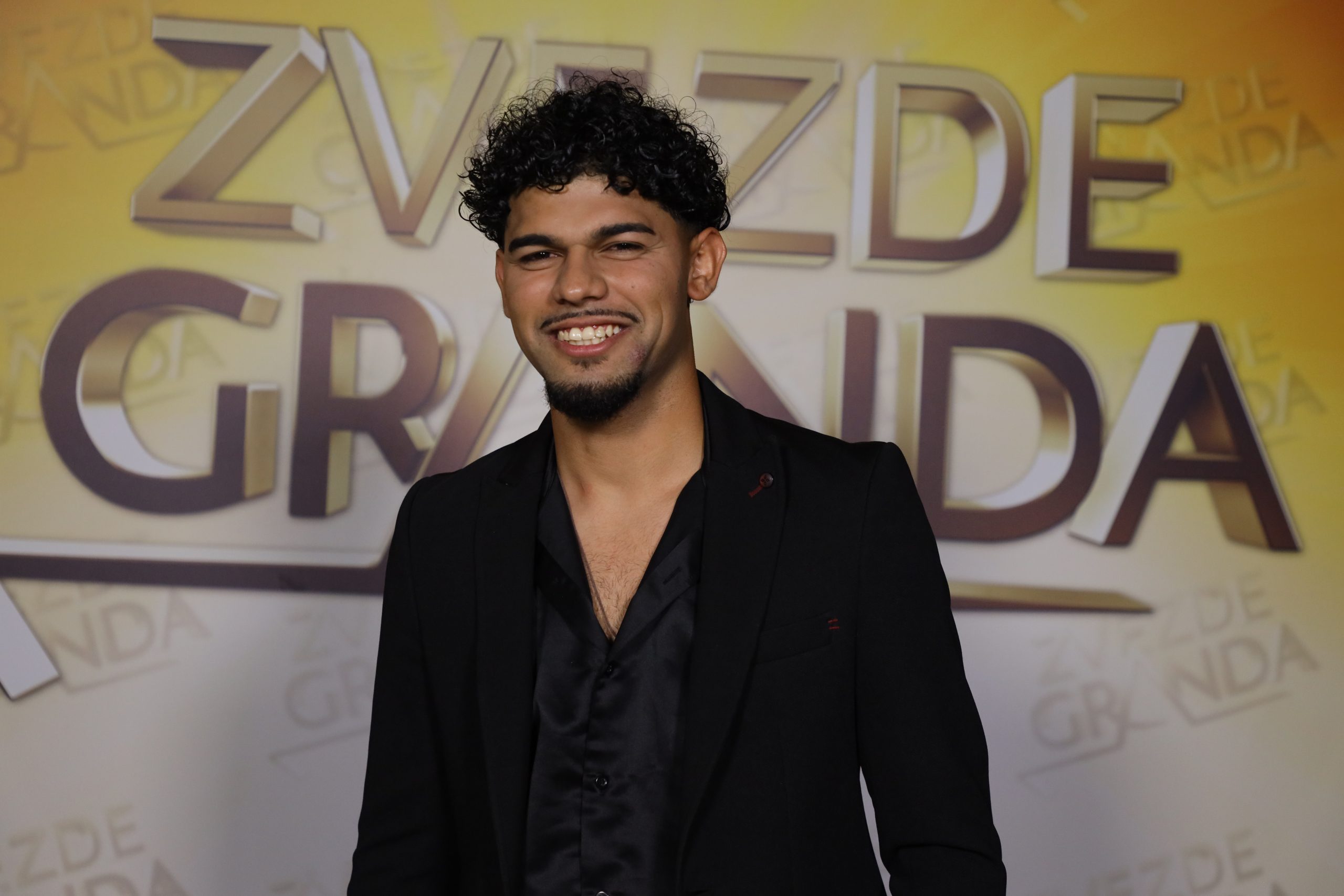 Antonio Nejkov doneo muzičke vesti iz Nemačke: "Pa ko ne sluša Kebu?" (VIDEO) 7 ANTONIO NEJKOV 20 GOD. STRUMICA MKD 6