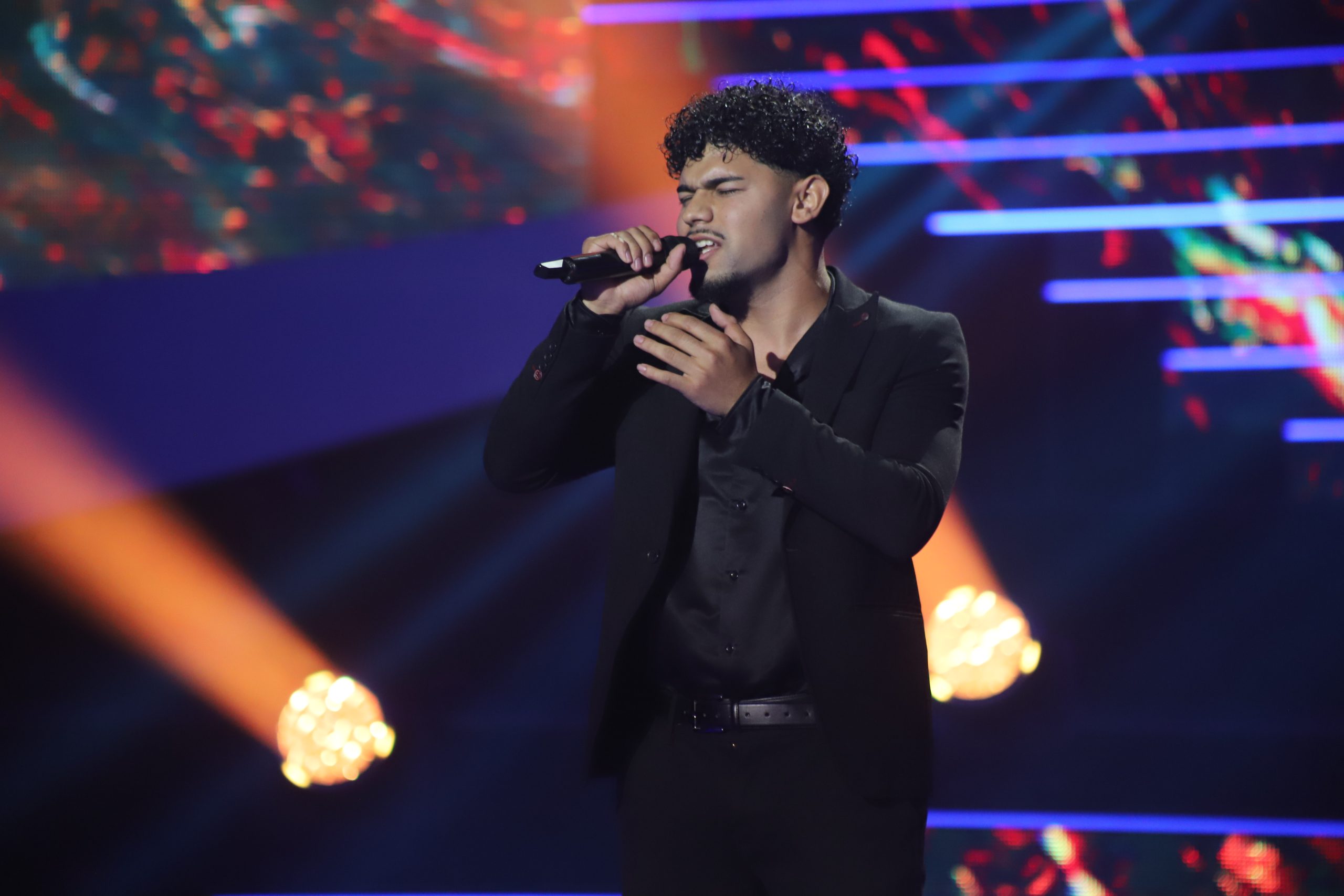 Antonio Nejkov doneo muzičke vesti iz Nemačke: "Pa ko ne sluša Kebu?" (VIDEO) 8 ANTONIO NEJKOV 20 GOD. STRUMICA MKD 8 1