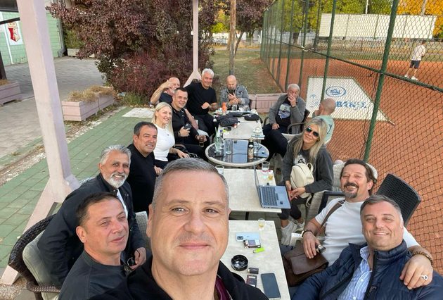 Bivši učesnici "Nikad nije kasno" priredili noć za pamćenje u Kruševcu, na kraju koncerta usledio spektakl (VIDEO) 17 b7b70dcc 7dd2 4fc4 b274 e834ac5484a3