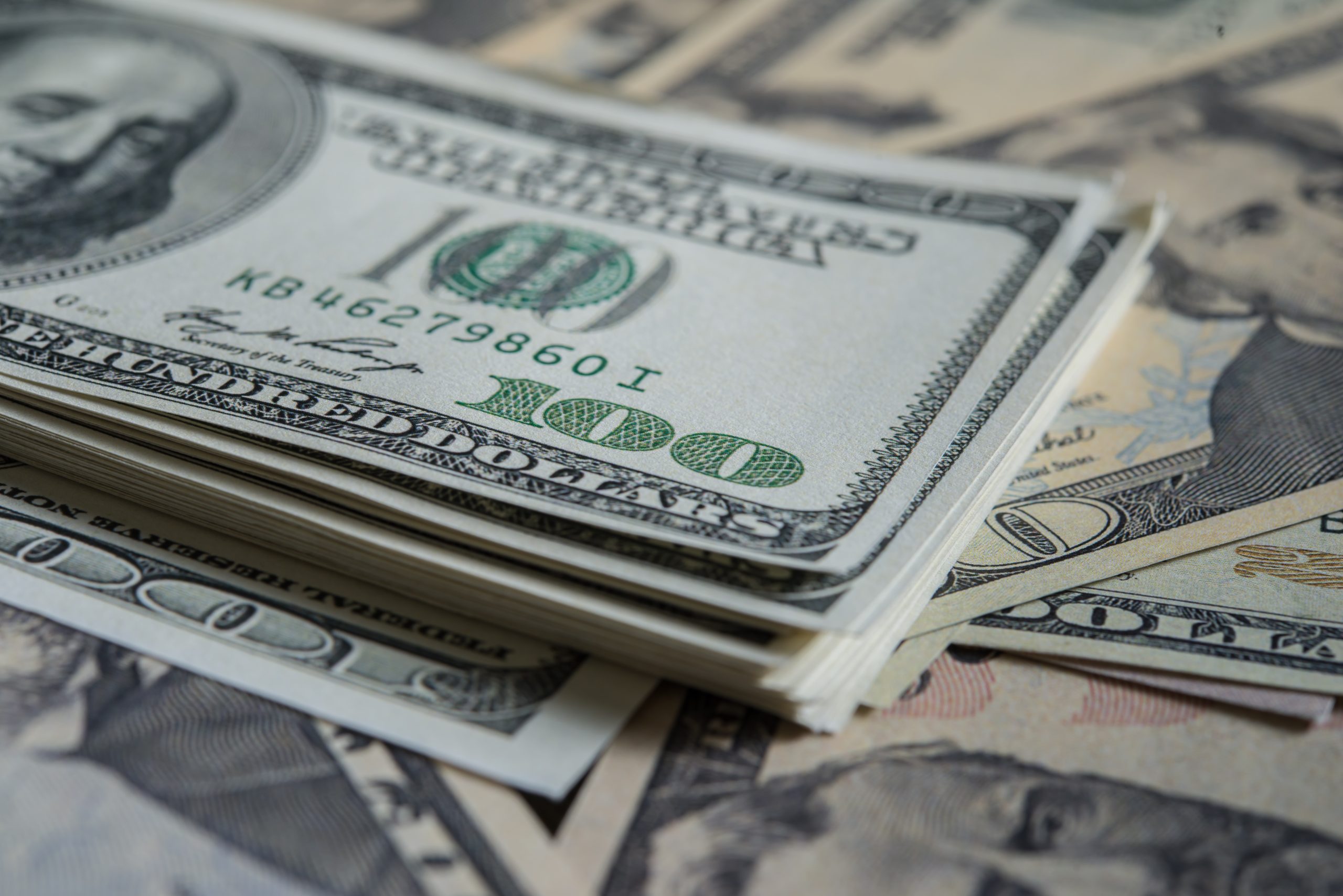 Od sutra se menja finansijska situacija za tri horoskopska znaka: Jednom stiže ponuda života, drugi dobija novac kojem se više nije nadao 8 billie dollar money background