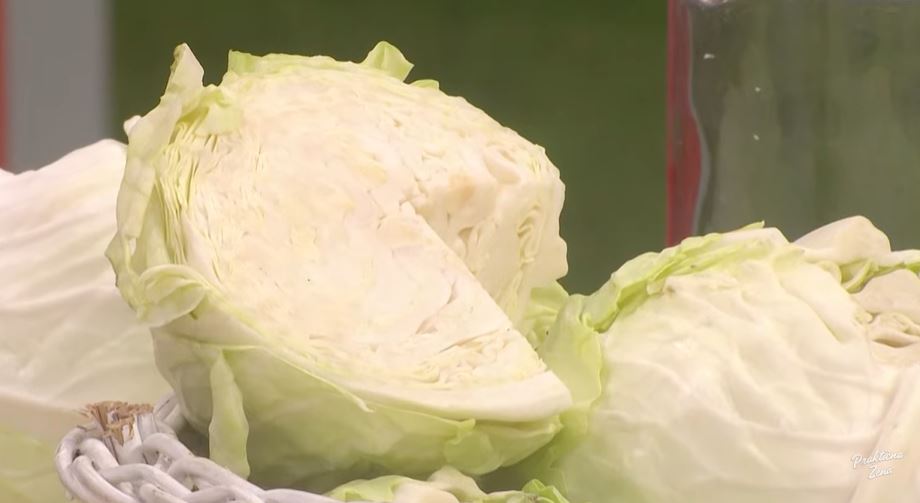 Kada se kiseli kupus i koliko soli ide u bure? Evo kako da ostane hrskav, a rasol bistar 5 pz